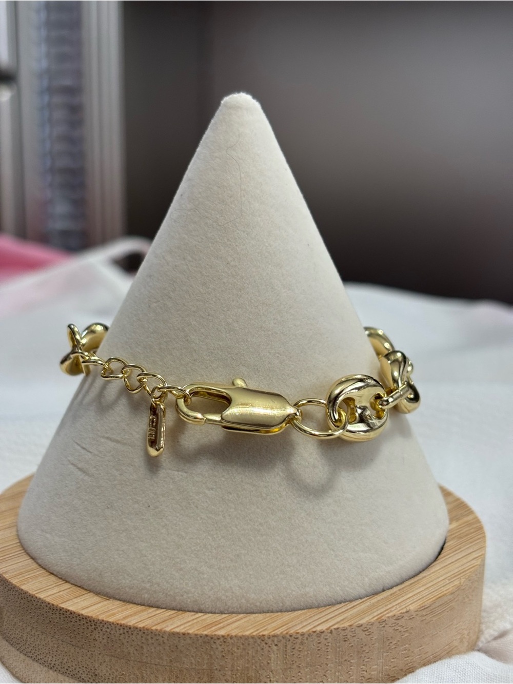 Gold Link Chain Bracelet - Women Jewelry - Picture 2 of 3